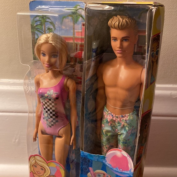 Barbie & some guy at the Beach - Picture 1 of 5